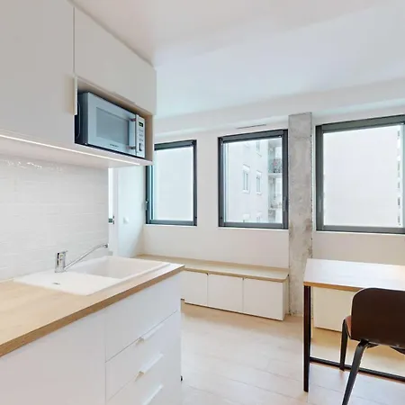 Premium - Cambronne- Sport Lavatory *