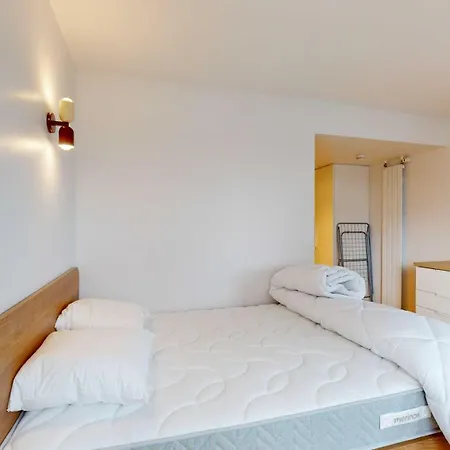 Premium - Cambronne- Sport Lavatory *